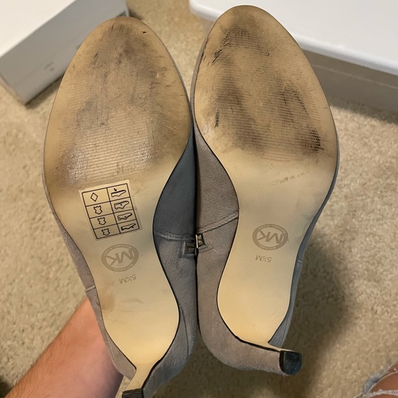 Michael Kors Suede Gray heels size 5 1/2 - Picture 5 of 8